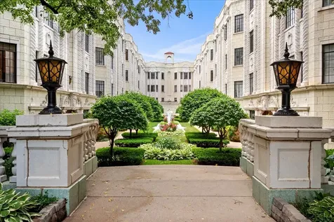 7348 North Ridge Boulevard Chicago IL 60645