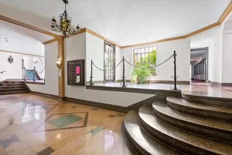 7348 North Ridge Boulevard Chicago IL 60645
