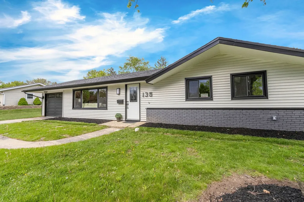 135 South Walnut Lane Schaumburg IL 60193