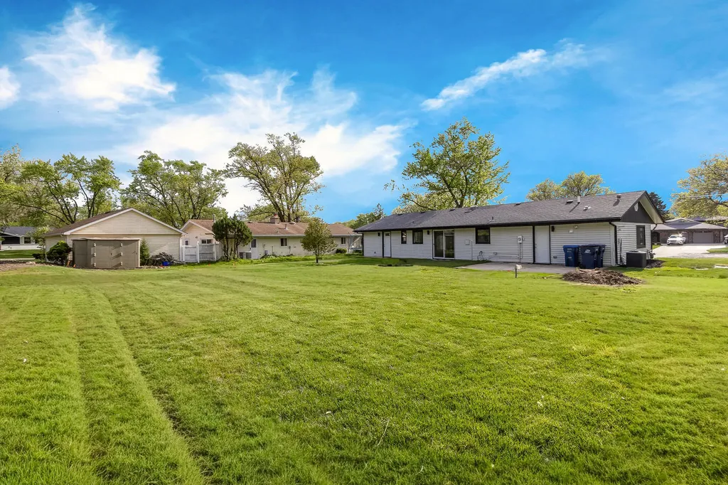 135 South Walnut Lane Schaumburg IL 60193