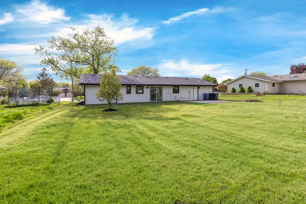 135 South Walnut Lane Schaumburg IL 60193