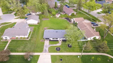135 South Walnut Lane Schaumburg IL 60193