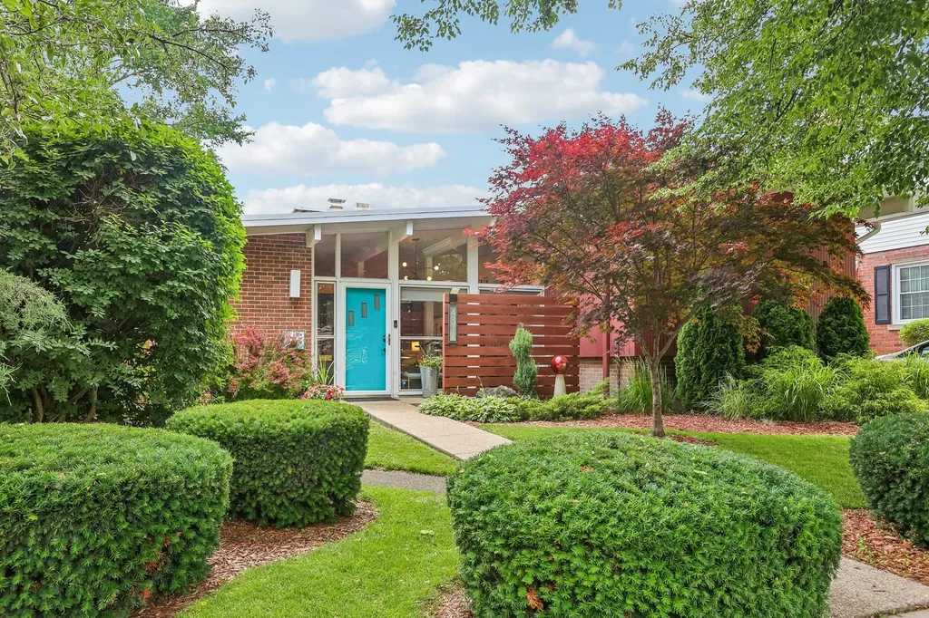 4317 Greenwood Street Skokie IL 60076