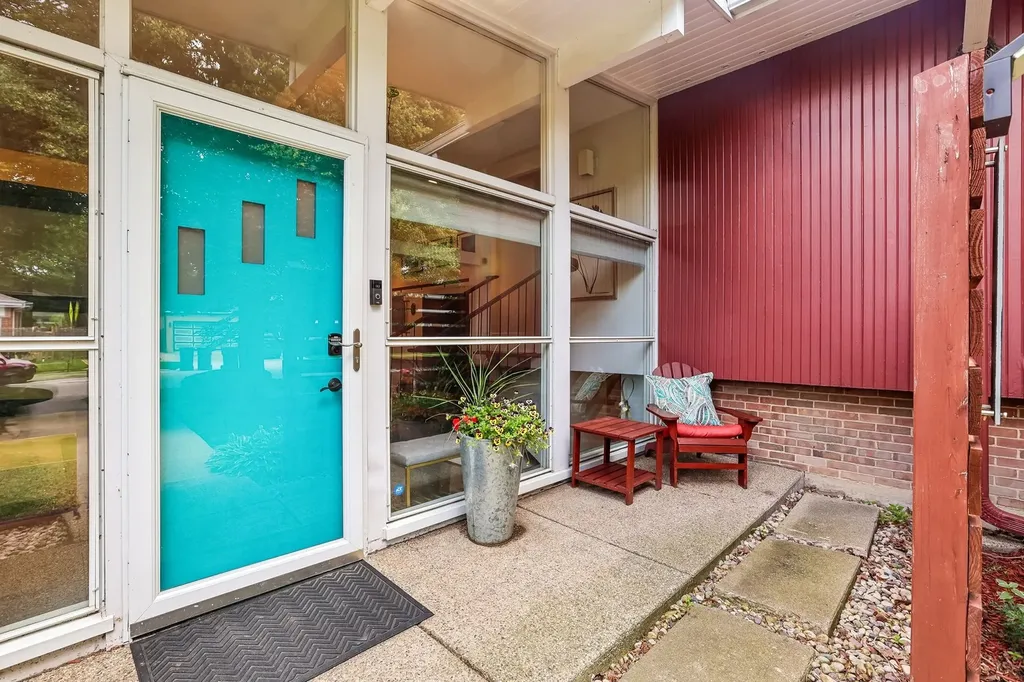 4317 Greenwood Street Skokie IL 60076