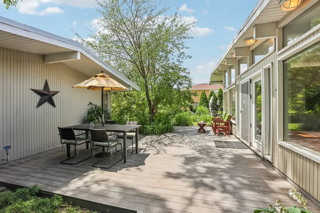 4317 Greenwood Street Skokie IL 60076