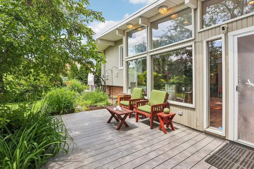 4317 Greenwood Street Skokie IL 60076