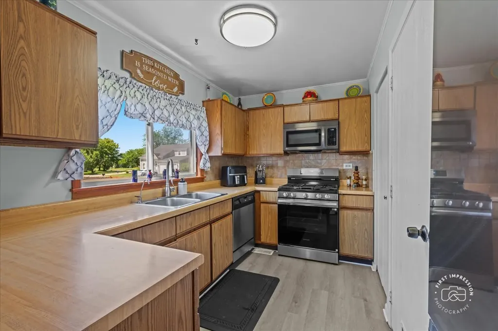 2225 Highfield Lane Aurora IL 60504