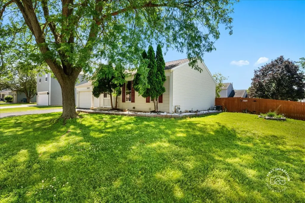 2225 Highfield Lane Aurora IL 60504