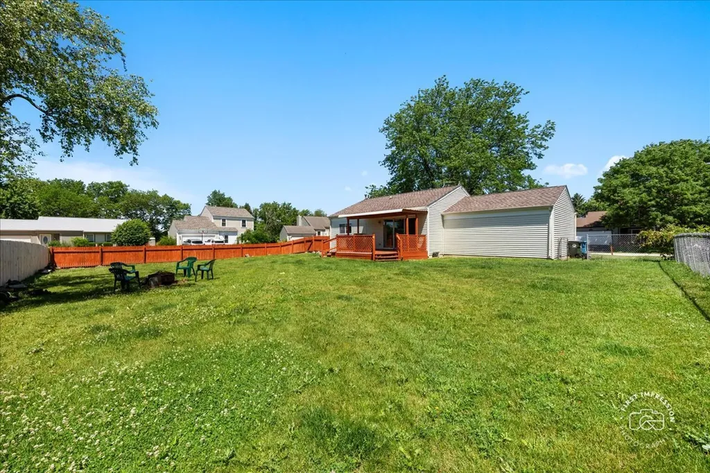 2225 Highfield Lane Aurora IL 60504