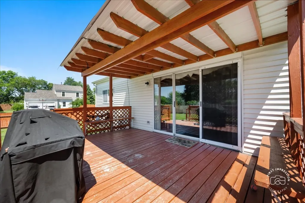 2225 Highfield Lane Aurora IL 60504