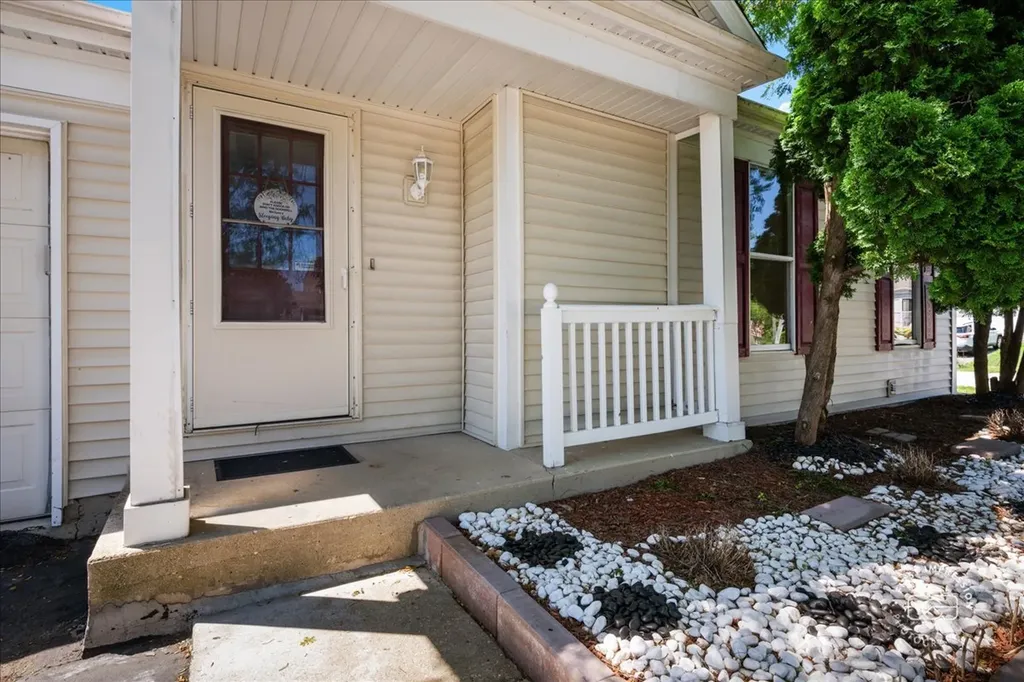 2225 Highfield Lane Aurora IL 60504