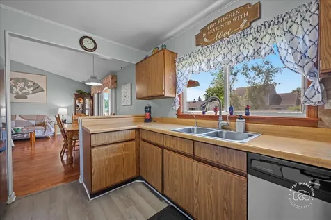 2225 Highfield Lane Aurora IL 60504