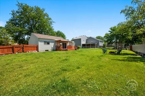 2225 Highfield Lane Aurora IL 60504