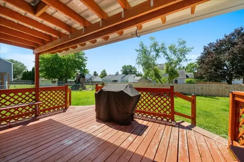 2225 Highfield Lane Aurora IL 60504