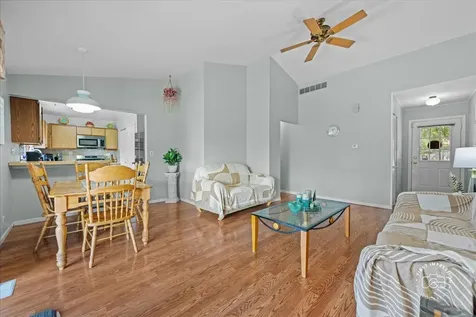 2225 Highfield Lane Aurora IL 60504