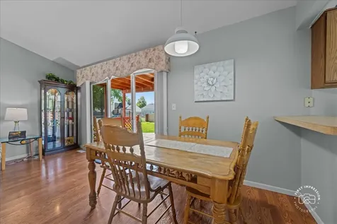2225 Highfield Lane Aurora IL 60504