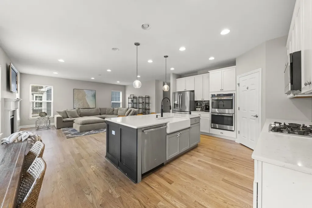 1240 West Thomas Road Wheaton IL 60187