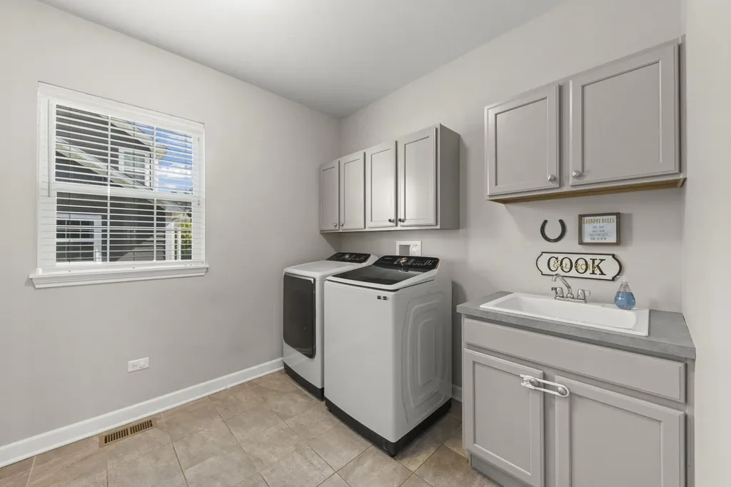 1240 West Thomas Road Wheaton IL 60187