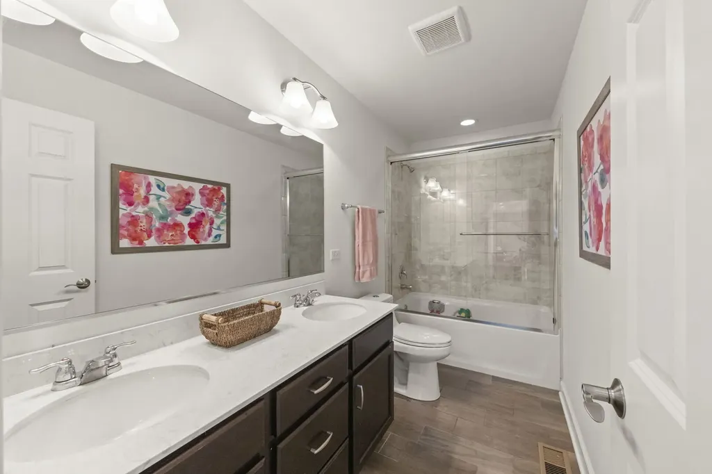 1240 West Thomas Road Wheaton IL 60187