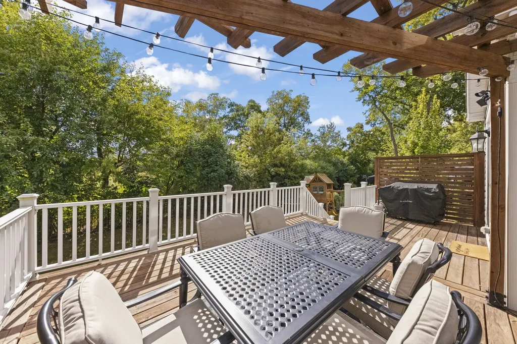 1240 West Thomas Road Wheaton IL 60187