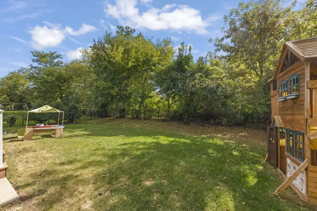 1240 West Thomas Road Wheaton IL 60187
