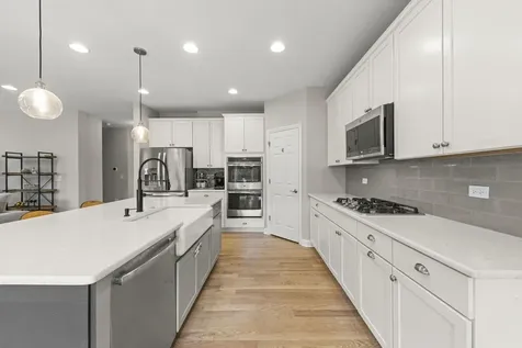 1240 West Thomas Road Wheaton IL 60187
