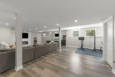 1240 West Thomas Road Wheaton IL 60187
