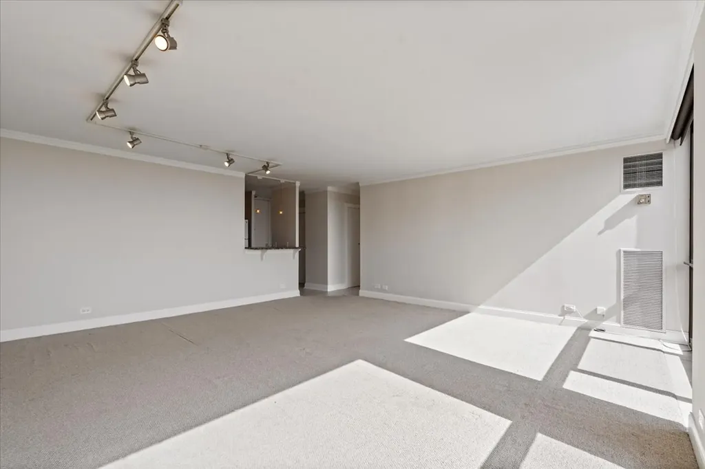 4343 North Clarendon Avenue Chicago IL 60613