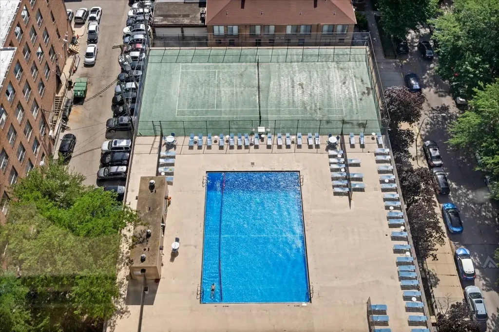4343 North Clarendon Avenue Chicago IL 60613