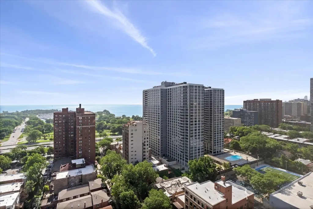 4343 North Clarendon Avenue Chicago IL 60613