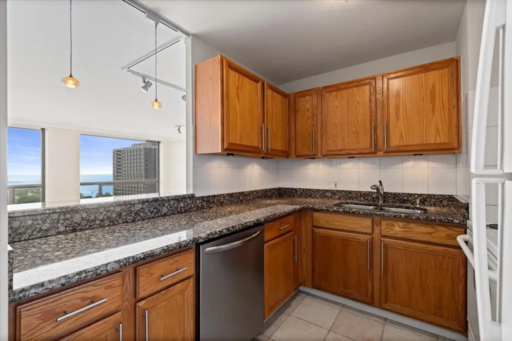 4343 North Clarendon Avenue Chicago IL 60613