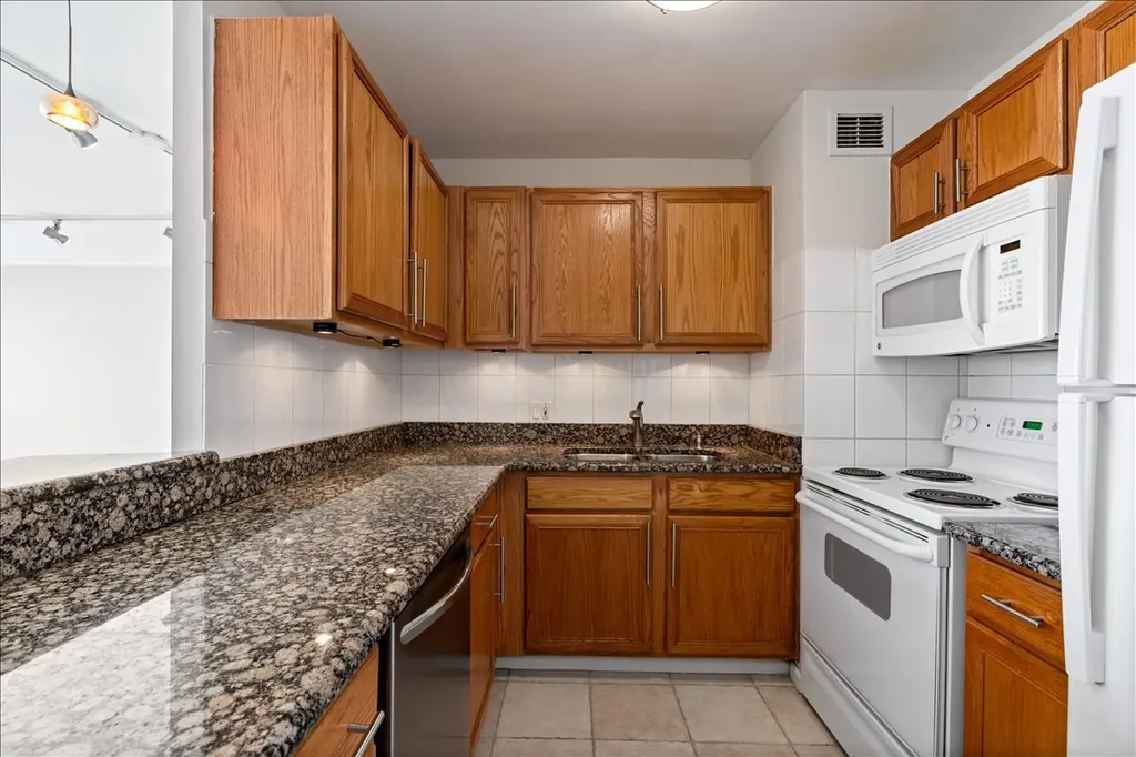 4343 North Clarendon Avenue Chicago IL 60613