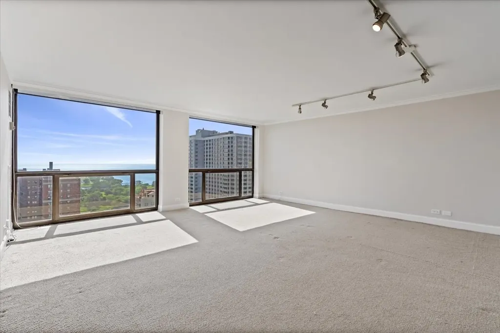 4343 North Clarendon Avenue Chicago IL 60613