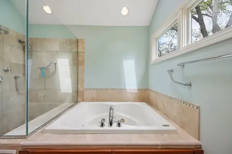 1152 Terre Drive Libertyville IL 60048