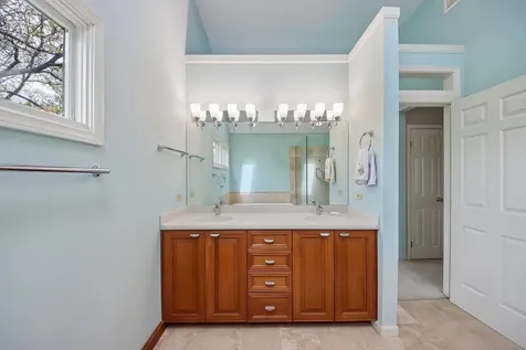 1152 Terre Drive Libertyville IL 60048