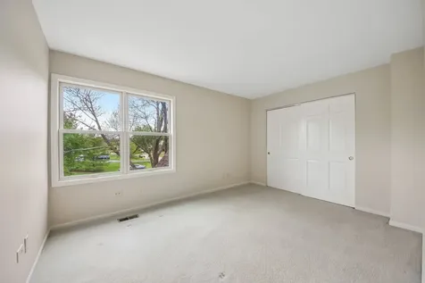 1152 Terre Drive Libertyville IL 60048