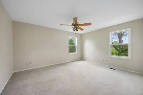 1152 Terre Drive Libertyville IL 60048