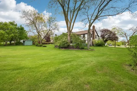 1152 Terre Drive Libertyville IL 60048