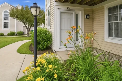 434 Le Parc Circle Buffalo Grove IL 60089