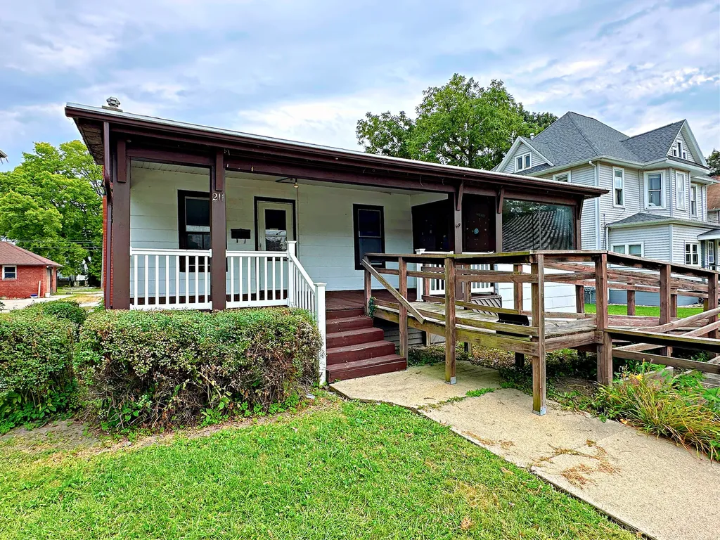 211 South Bloomington Street Streator IL 61364