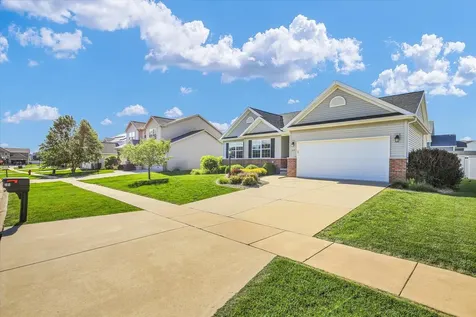 1618 Hunters Ridge Court Mahomet IL 61853