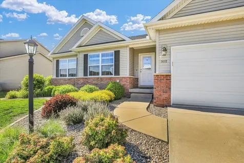 1618 Hunters Ridge Court Mahomet IL 61853