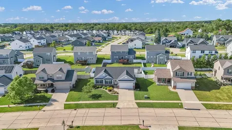 1618 Hunters Ridge Court Mahomet IL 61853