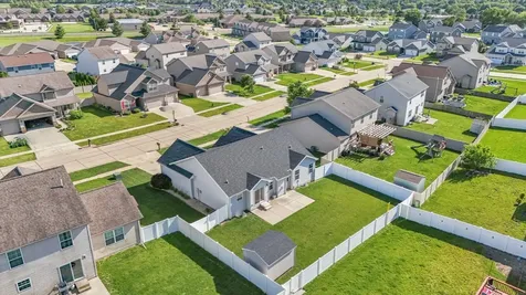 1618 Hunters Ridge Court Mahomet IL 61853