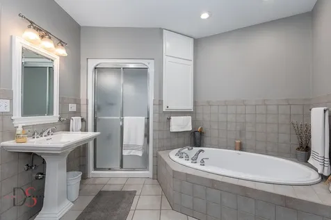524/600 East Van Buren Street Ottawa IL 61350