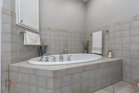 524/600 East Van Buren Street Ottawa IL 61350
