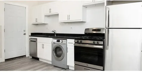 730 West Roscoe Street Chicago IL 60657