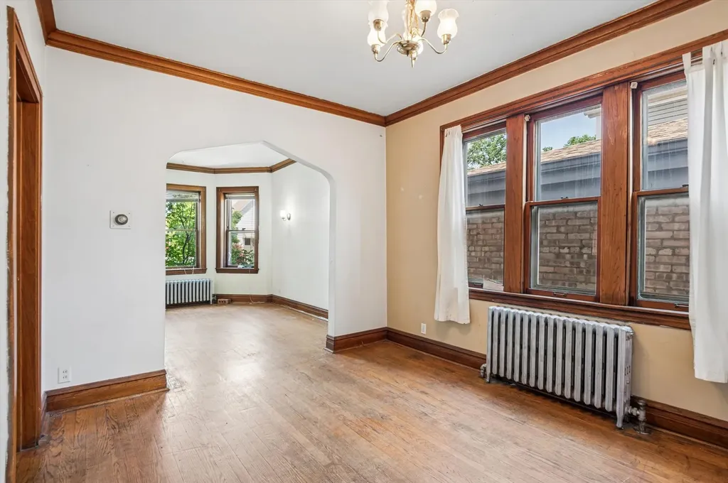3039 North Gresham Avenue Chicago IL 60618