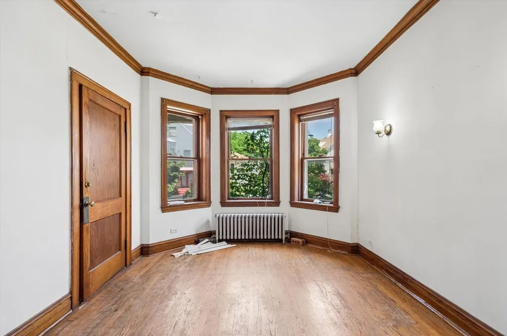 3039 North Gresham Avenue Chicago IL 60618