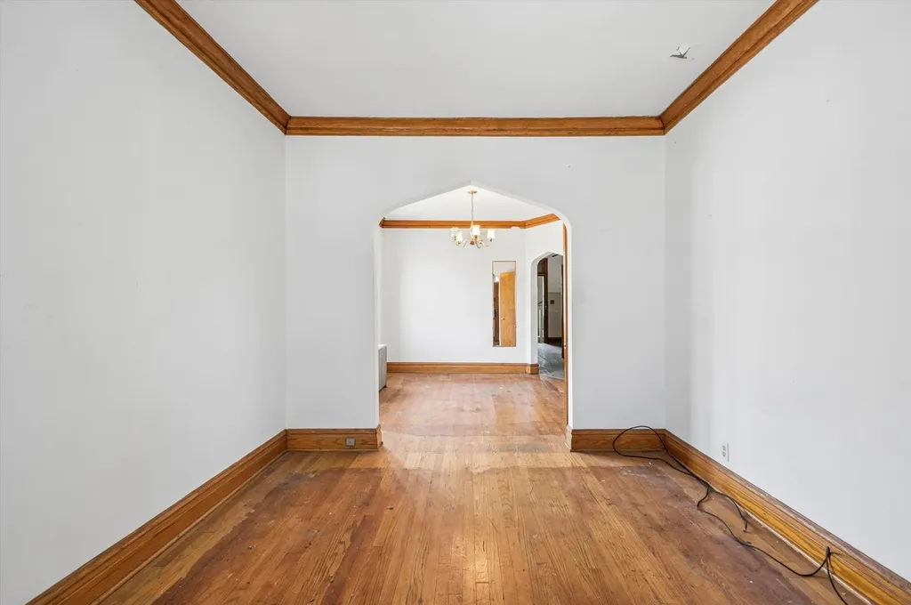 3039 North Gresham Avenue Chicago IL 60618